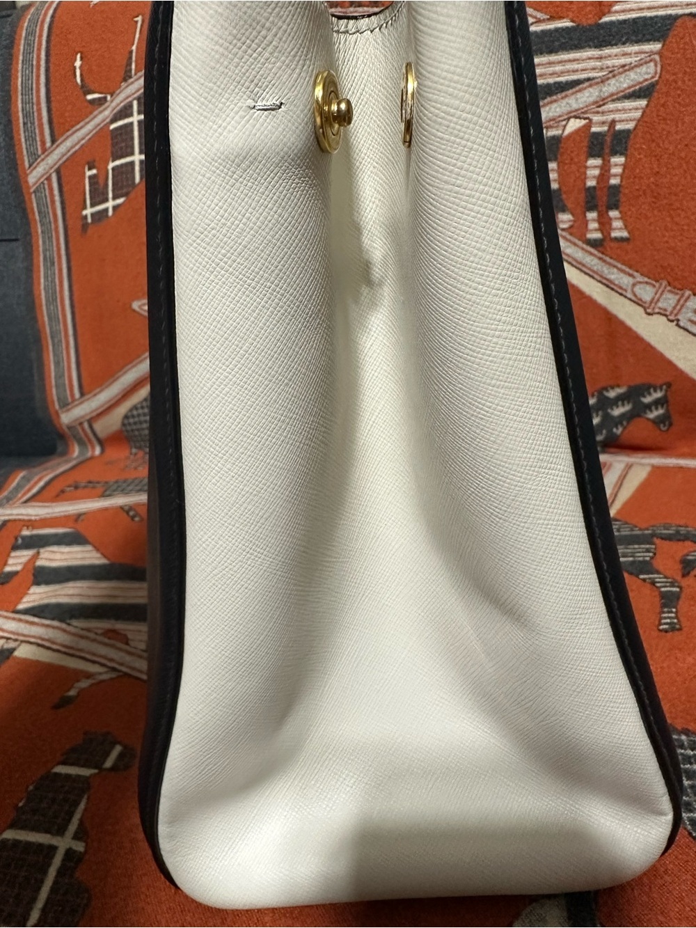 PRADA ❤️🌟BLACK SAFFIANO LUX LEATHER TOTE W/ WHITE SIDE PANELS ⭐️ - Picture 6 of 10